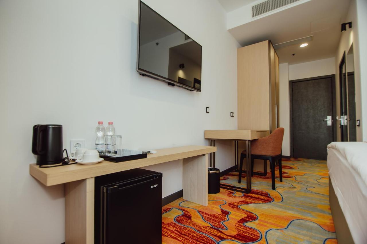 Graphic Hotel Batumi Exterior photo