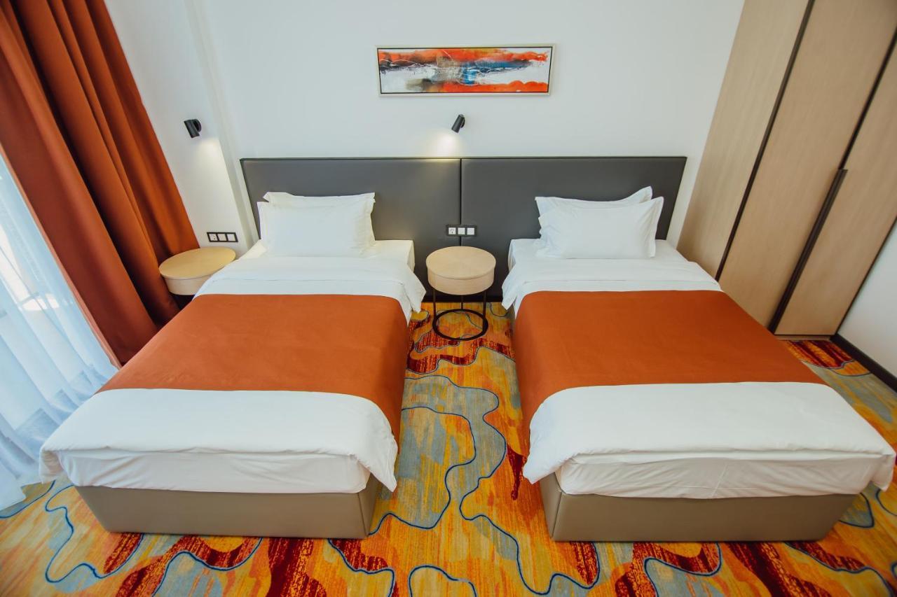 Graphic Hotel Batumi Exterior photo