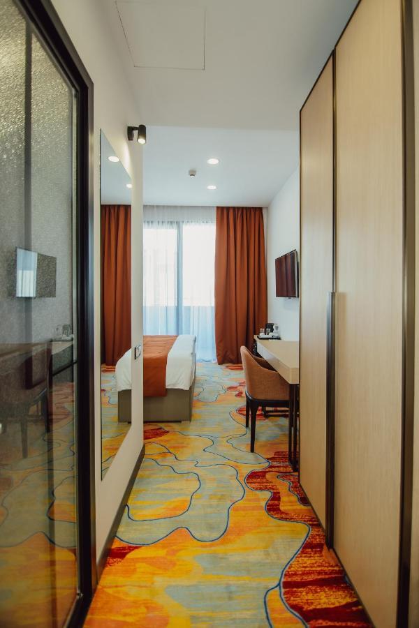 Graphic Hotel Batumi Exterior photo