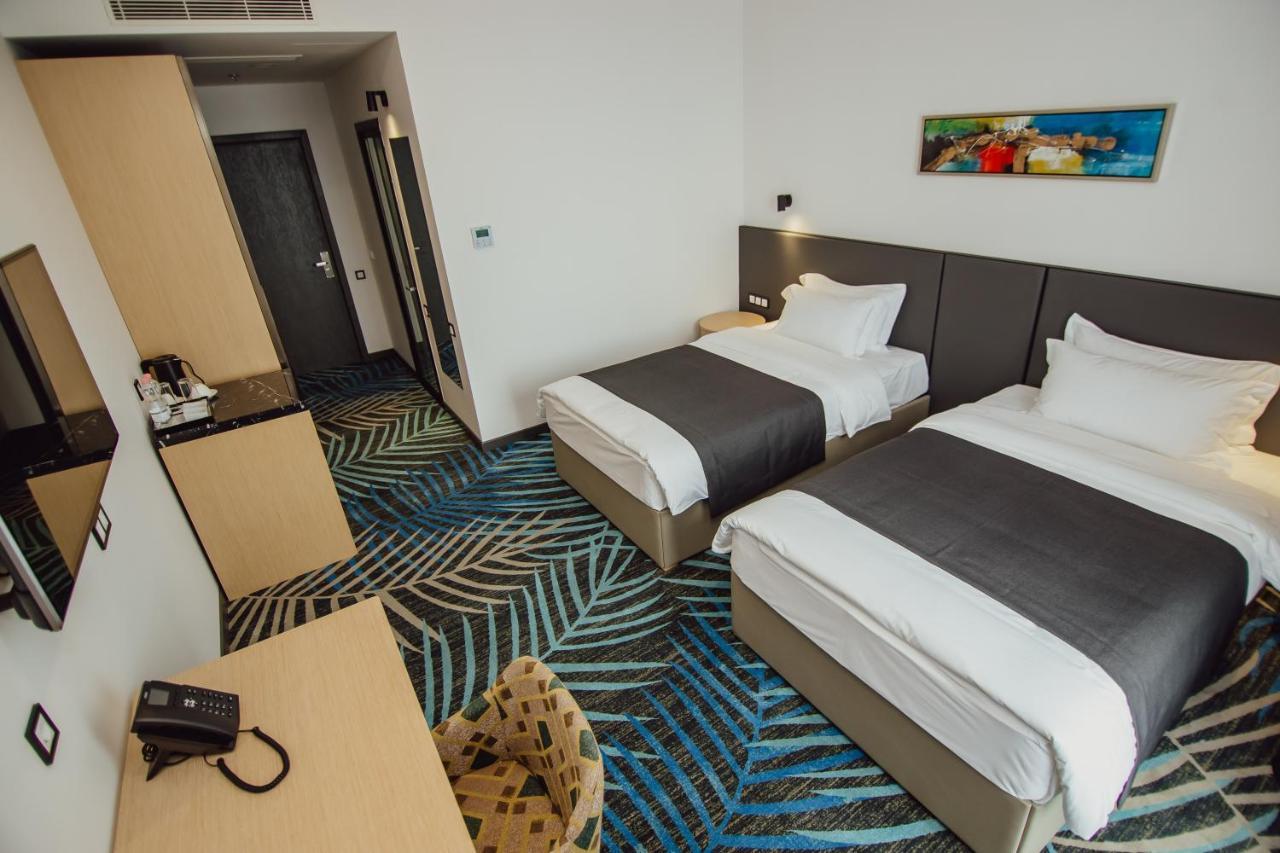 Graphic Hotel Batumi Exterior photo